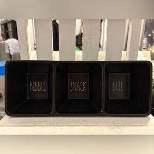 Rae Dunn Black Snack Tray
Nibble/Snack/Bite